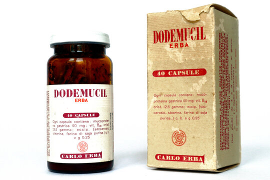 Vintage 1950s DODEMUCIL ERBA, Capsules medicine with Gastric mucoprotein and Vitamin B12 for the treatment of Arteriosclerosis. CARLO ERBA &ndash; Milan (Italy)