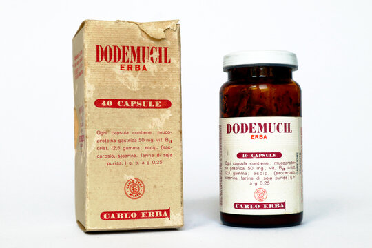 Vintage 1950s DODEMUCIL ERBA, Capsules medicine with Gastric mucoprotein and Vitamin B12 for the treatment of Arteriosclerosis. CARLO ERBA &ndash; Milan (Italy)