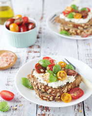 Sandwiches with cherry tomatoes and cottage cheese