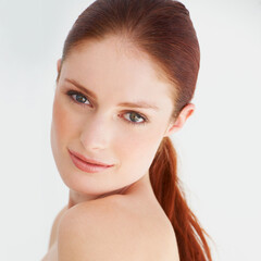 Obraz premium Naturally beautiful. Portrait of a beautiful redhead.