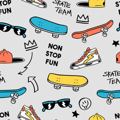 Hand-drawn skateboarding elements seamless pattern. Skate background. Skateboarding doodle illustration. Vector illustration. Seamless pattern with sunglasses, skateboard, hat etc. © cddesign.co