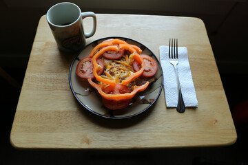 Breakfast with egg, toast, bell pepper and coffee.