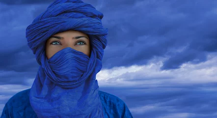 Crédence de cuisine en verre imprimé Maroc Femme touareg aux yeux bleus