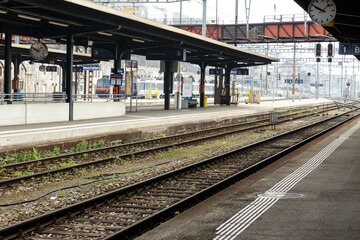 Fototapeta na wymiar Empty platform at a train station