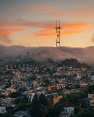 Fototapeta premium Sunset view of the Sutro Tower from Corona Heights Park, in San Francisco, California