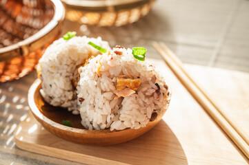 雑穀米の鮭おにぎり