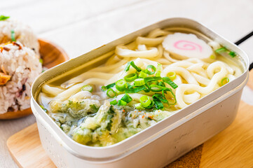 メスティンで作った菜の花天うどん