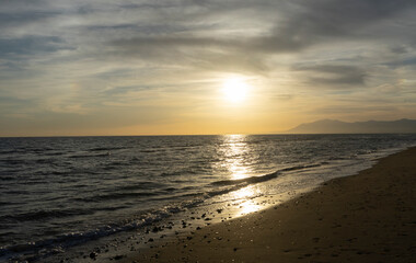 ATARDECER EN UNA PLAYA DE MARBELLA