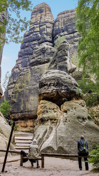 Two people look at the Great Schrammtor rocks, Saxony, Germany