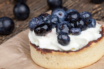 tartlet with chocolate and buttercream with blueberries