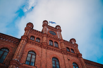 Vaasa court of appeal building with a Finnish flag on top during a cloudy day