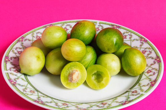 Umbu is a fruit with a sour taste, from the Brazilian northeast, widely used in juices and other local delicacies.