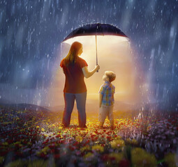 Mother and Son under umbrella - obrazy, fototapety, plakaty