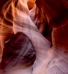 Papier Peint photo autocollant Bordeaux Vue panoramique de la lumière du soleil rayonnant à travers la fissure dans l& 39 Antelope Canyon, États-Unis