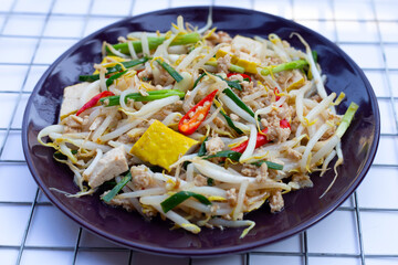 Fried bean sprouts with minced pork and tofu