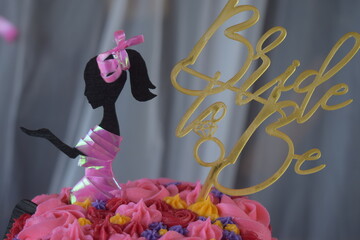 bride to be cake and wishes arrangement