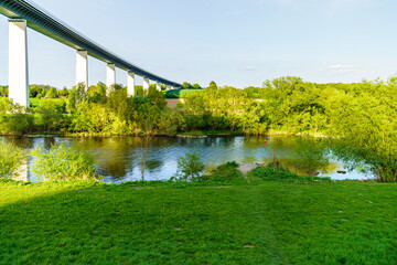 Blick auf das Ruhrtal und die Autobahnbrücke in Mintard, Mülheim an der Ruhr, Nordrhein-Westfalen, Deutschland