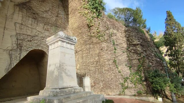 Napoli - Panoramica della Tomba di Leopardi nel Parco Vergiliano