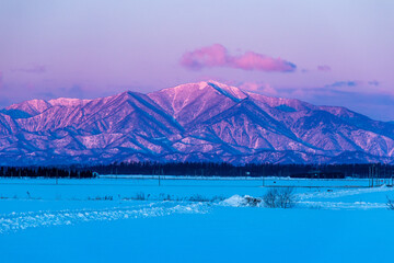 北海道冬の風景　日高山脈の朝焼け