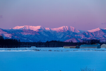 北海道冬の風景　日高山脈の朝焼け