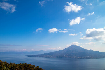 快晴の空と桜島