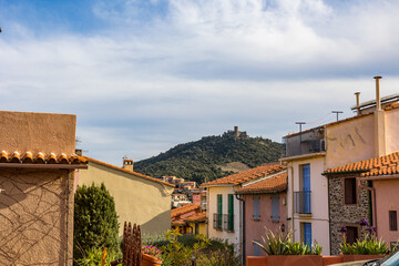 Fototapeta na wymiar Paysage de Collioure depuis les ruelles du centre-historique (Occitanie, France)