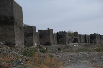Fototapeta na wymiar A view of the historical city walls, which are the symbol of Diyarbakir.