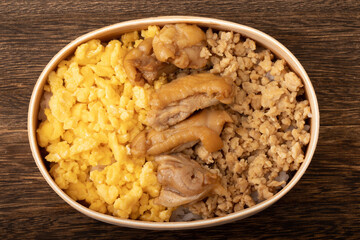 照り焼きチキンそぼろ弁当