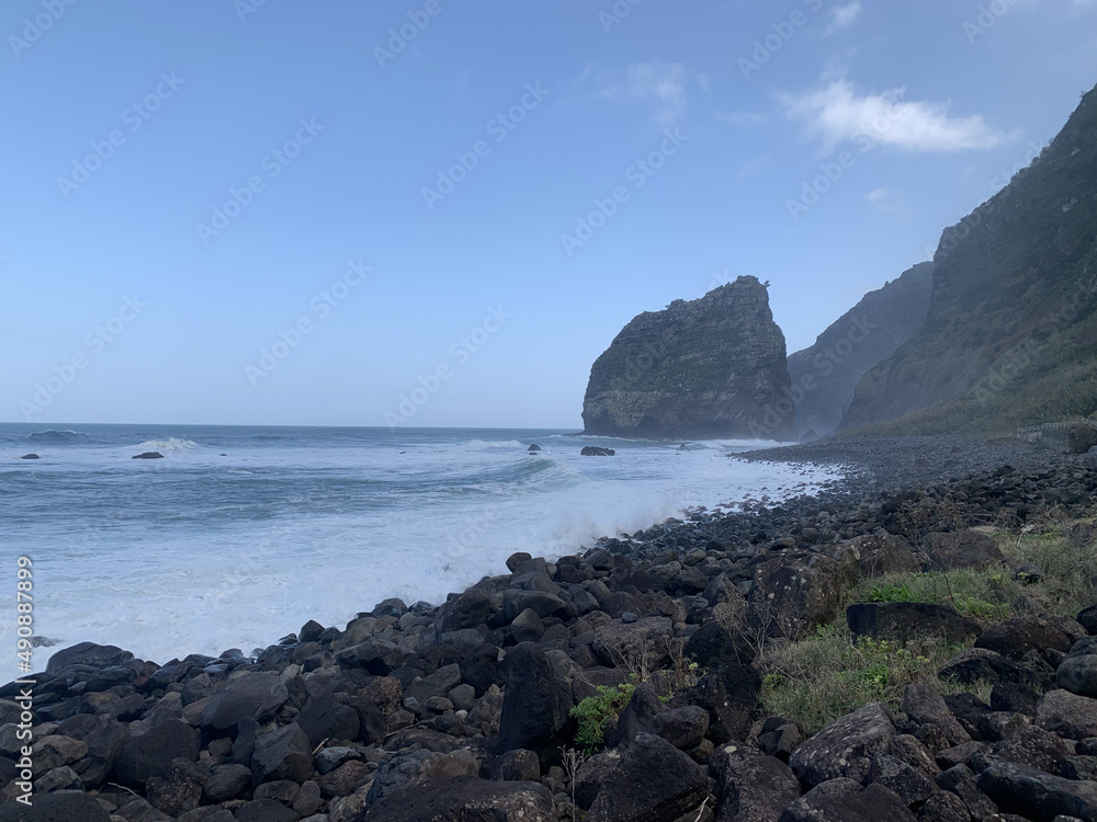 Poster Beautiful shot of rocky seashore and cliffs in Madeira, Portugal