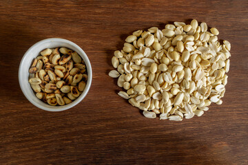 roasted and raw peanuts