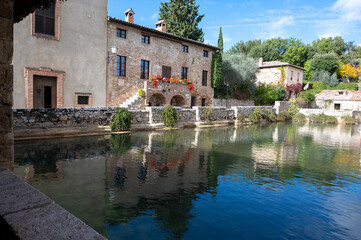 Fototapeta na wymiar Ancient natural hot springs pool in small Italian village Bagno Vignoni in Tuscany