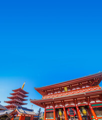 浅草　東京浅草　浅草寺　青空　赤