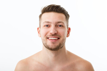 Obraz premium Portrait of a cheerful young naked man. The man looks into the camera and smiles