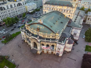 Fototapeten Kyiv, Ukraine. National opera and ballet theatre building. Aerial drone view. © анютка фролова