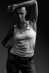 Naklejka premium emotional studio portrait of a young attractive bald girl black and white image