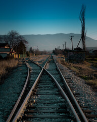 Fototapeta premium railroad tracks in the sunset