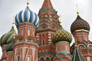 Fototapeta na wymiar Clochers à bulbe de Saint-Basile à Moscou. Russie