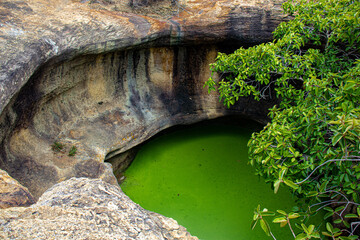 Lago dentro da pedra na serra da capivara -Piauí
