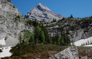 Fototapeta na wymiar Ribbon Peak in the background near Memorial Lake