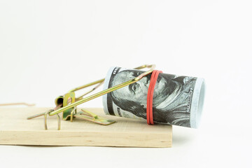 Dollars in a mousetrap, the concept of deception and the crisis of the world economy.