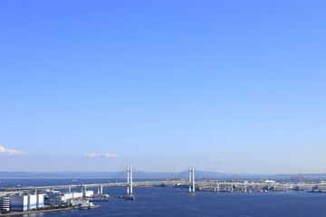 Fototapeta na wymiar 新子安から見た横浜ベイブリッジ
