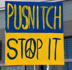 Schild auf einer Ukraine-Demo: 