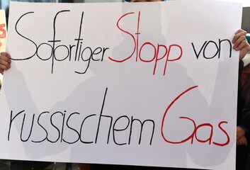 Plakat auf einer Ukraine-Demo: 
