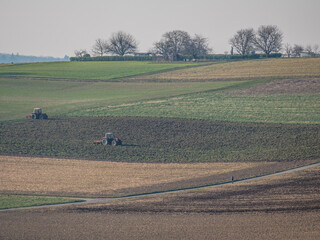 Obraz premium Traktor auf dem Feld