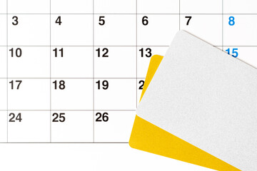 カレンダーとクレジットカード。支払予定のイメージ