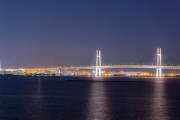 神奈川県横浜市西区みなとみらいの夜の都市景観
