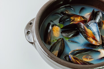 Fototapeta premium Honghaptang, Korean style Mussel Soup : Boil a pot of water with radish and red and green pepper and then add mussels. Bring all ingredients to a boil together for a while. This hearty soup is prepare