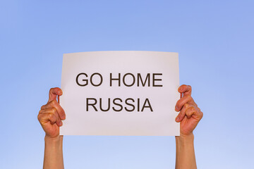 GO HOME RUSSIA　戦争反対　プラカード　【 反戦 の イメージ 】　