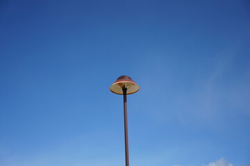 UFO型外灯と青空と雲