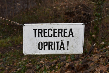 Sign in Romanian with the words "No passage!" 